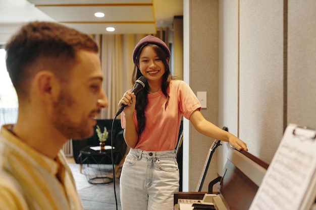 One-on-one singing coaching with personalized feedback and guidance